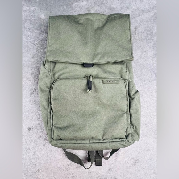 Brevite The Daily Backpack Laptop Backpack Pine Green Padded Water Resistant EUC - Picture 1 of 9